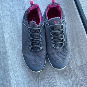 Sketchers Relaxed Fit Air Cooled Slip Resistant Memory Foam Women's size 8 Nice